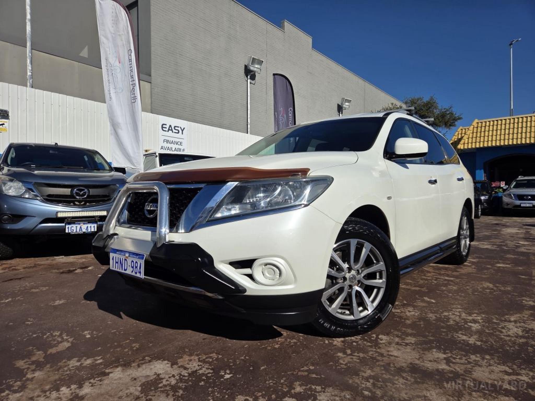 2015 Nissan Pathfinder — photo 2