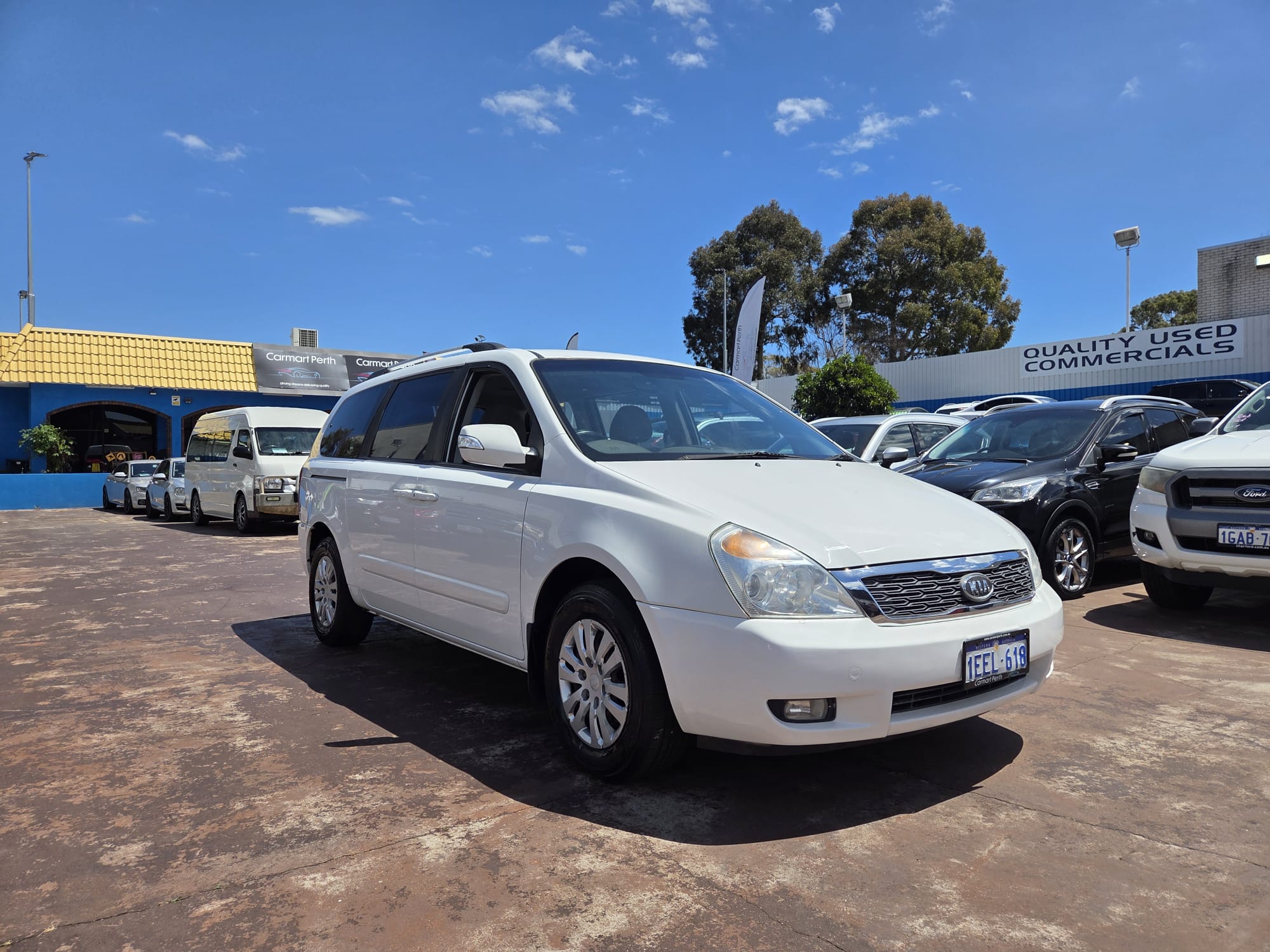 2011 Kia GRAND CARNIVAL — photo 1